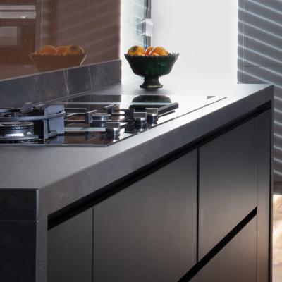 Cuisine epuree design noir mat gris anthracite