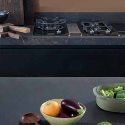 Cuisine noir mat dekton kelya credence marron glace verre