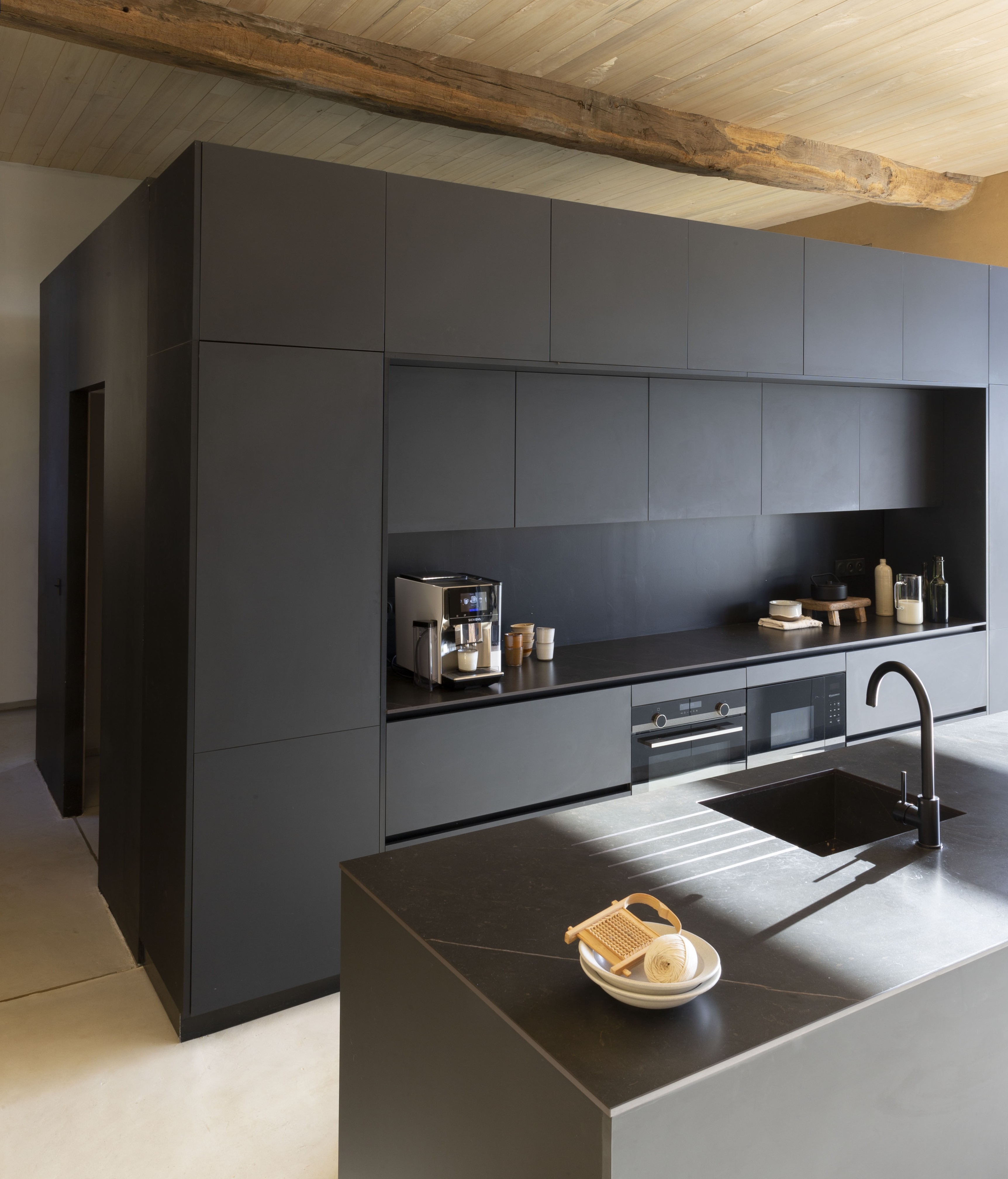 Cuisiniste paris cuisine noire cube 